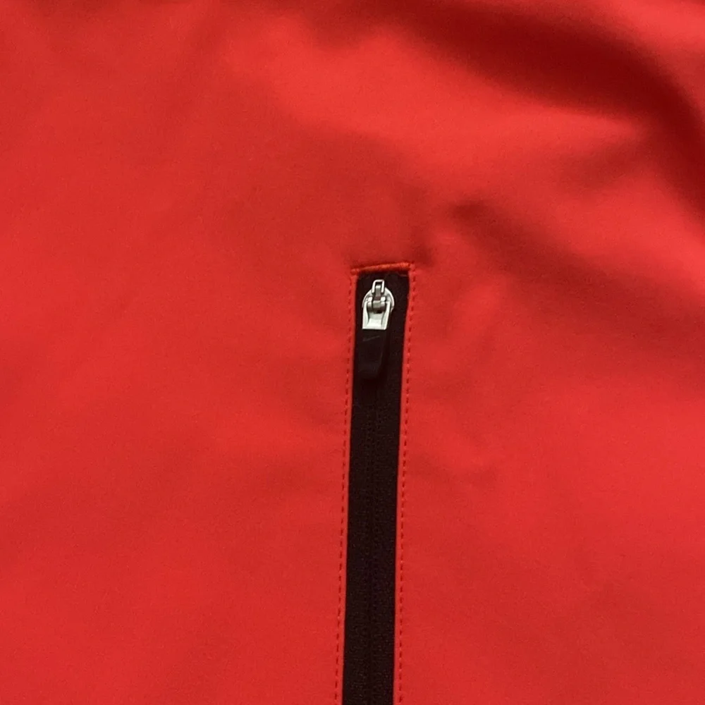 The lightweight Nike Composite Full-Zip Women's Golf Vest size M